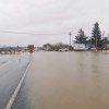 Inundații, trafic închis pe un drum național 