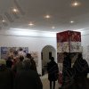 FOTO/VIDEO – Urma și Caligrafia luminii: Două expoziții de excepție, inaugurate de pictorul Vasile Tolan, la Bistrița