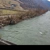 Râurile din Bistrița-Năsăud, sufocate de gunoaie. În curând începe igienizarea lor