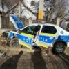 Mașină de poliție, făcută praf de un șofer neatent