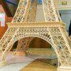 A muncit timp de 9 ani pentru un record Guinness: construiește Turnul Eiffel din 700.000 de bețe de chibrituri, dar un simplu detaliu îi spulberă visul
