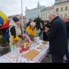 Comunitatea ucraineană din Arad a împărţit trecătorilor prăjituri, colaci şi clătite: Mulţumesc poporului român că m-a ajutat