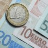 Euro trades at 4.9760 RON