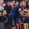 FOTO | Moment halucinant în La Liga: Un suporter i-a introdus degetul în anus unui jucător care se pregătea să bată un aut