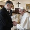 FOTO | Primele imagini cu premierul Ciolacu în audiență la Papa Francisc