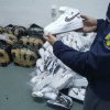 Încălțăminte contrafăcută de 2 milioane de lei, găsită într-un camion la Siret