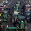 Protest al fermierilor greci cu tractoarele în fața parlamentului