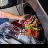 Românii care spală haine cu mașina de spălat riscă amenzi de 1.500 de lei