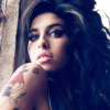 Un autocolant cu un mesaj pro-palestinian a fost lipit pe o statuie a lui Amy Winehouse iar acţiunea a provocat critici