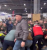 VIDEO Clipe de groază pentru Macron: președintele francez, luat cu asalt de protestatari / Fermierii, bătaie cu forțele de ordine