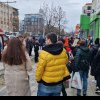 VIDEO Incident la Alba Iulia: Un bărbat s-a prăbușit la pământ, la ieșirea dintr-o farmacie din oraș