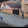 VIDEO: O femeie de 74 de ani din Alba Iulia a fost mușcată de un câine aflat liber pe stradă. Proprietarul va fi cercetat penal