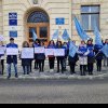 VIDEO: Protest al angajaților DGASPC Alba, în fața Consiliului Județean. Care sunt solicitările acestora