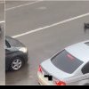VIDEO ȘTIREA TA: Incident pe un bulevard din Alba Iulia. Un bărbat s-a așeazat pe stradă și a blocat traficul rutier