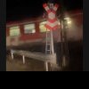 La Gherla, trenurile trec printre mașini. Cum poți muri la barieră, varianta CFR – VIDEO