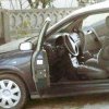 O șoferiță începătoare de pe Valea Dâmboviței, de urgență la spital după ce a intrat cu mașina în gardul unui imobil