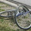 Un bătrân din Dâmbovița, care se deplasa cu bicicleta, a fost lovit de o mașină condusă de o șoferiță începătoare! Biciclistul se afla sub influența alcoolului