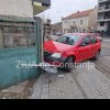 Știri Constanta azi: Accident rutier in Constanta! Un sofer a intrat cu masina in gardul unei case (FOTO)