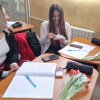 Scrisori împărţite între elevii Colegiului Pedagogic din Focşani: Ne iubim familia, profesorii şi colegii