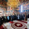BISERICĂ ARHIPLINĂ Sfânta Liturghie Arhierească în prezența a sute de credincioși la Mănăstirea Măriuș