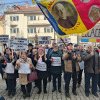 NEGOCIERI ÎN BAZA LEGII Protest de amploare a urmașilor românilor persecutați la1940 în fața Prefecturii Satu Mare