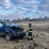 Accident între localitățile Aghireșu și Petrindu! Un șofer a ajuns cu mașina pe câmp - FOTO