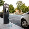 Clujenii cu mașini electrice au început să-și asigure un „loc de parcare” la stațiile de încărcare. Alți șoferi se plâng: „Folosește acest tertip”