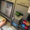 O femeie din Bacău a returnat banii primiți din greșeală de la un bancomat defect