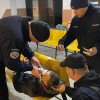 Tânăr din Botoșani, bătut de un bărbat în Gara Bacău