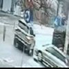 VIDEO: O mașină a rupt un stâlp pe strada Venus