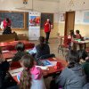 Voluntarii Crucii Roșii învață elevii din Colonești măsurile de prim ajutor