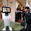 În Japonia, elevii pot trimite roboți la ore în locul lor