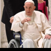 Papa Francisc a avut nevoie de ajutor în fața credincioşilor