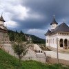 Casa de vară din grădina Mănăstirii Sihăstria Putnei va fi demolată iar în locul ei va fi edificată o casă monahală