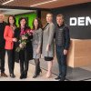 Flori pentru angajatele fabricii Denis de la candidada PSD Suceava la alegerile europarlamentare Larisa Blănari și de la deputatul Bejinariu (foto)
