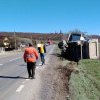 O autobasculantă plină cu balast s-a răsturnat pe DN 2, la Vadu Moldovei