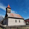 O frumoasă biserică romano-catolică din lemn veche de 133 de ani zace părăsită la Vatra Moldoviței