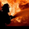 Un bărbat din Fălticeni a suferit arsuri pe față după ce casa în care locuia a luat foc de la un scurtcircuit