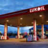 Patru benzinării Lukoil, închise temporar de ANPC. Neregulile constatate de inspectori