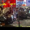 Accident înfiorător, pe un bulevard din Oradea: o mașină s-a rupt în două după ce a intrat în stâlp - FOTO