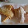 Carne de pui cu salmonella, retrasă din magazine. Puiul vopsit provine de la ferme din România, Polonia și Ungaria