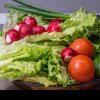 Salata verde, mai periculoasă pentru sănătate decât carnea de porc. Când devine toxic cel mai consumat aliment de primăvară