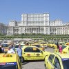 Taximetriștii continuă luni protestele. 100 de mașini se află în piața Constituției