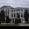 Un bărbat a aruncat două bombe incendiare în curtea ambasadei ruse din Chişinău