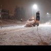 54 de utilaje de deszăpezire sunt pe șosele din centrul țării, unde ninge abundent. VIDEO