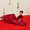 Actrița care a căzut pe covorul roșu de la Oscar 2024. Iată momentul când Liza Koshy se împiedică din cauza rochiei