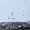 Cel puțin 5 oameni au murit în Fâșia Gaza, după ce ajutoarele umanitare parașutate din avion au căzut peste ei