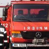 Doi fraţi, de un an şi doi ani, salvaţi de pompierii din Oradea după ce au rămas blocaţi în maşină