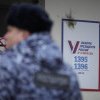 FSB a prins trei tineri care plănuiau să incendieze cu cocktailuri Molotov un sediu de campanie al lui Vladimir Putin, scrie presa rusă independentă