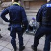 Greta Thunberg, ,,săltată” și târâtă 20 de metri de polițiști, după ce a blocat intrarea în Parlamentul Suediei | VIDEO